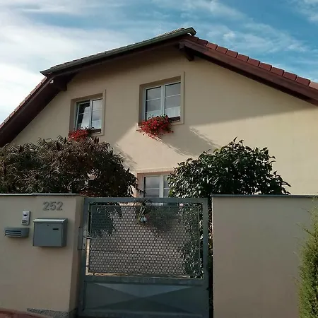 Pod Lesem Apartment