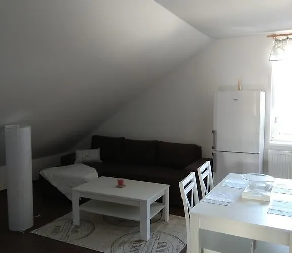 Pod Lesem Lägenhet